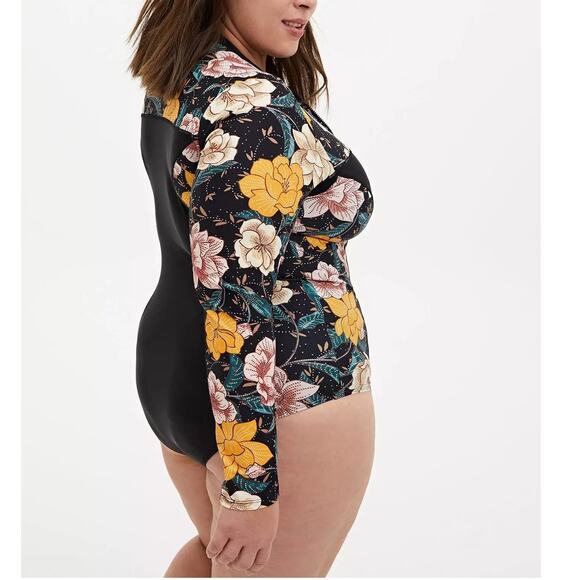 New Torrid 4 (4X 26) Long Sleeve Black One Piece Zip Rash Guard Zip Up Swimsuit - Picture 3 of 3